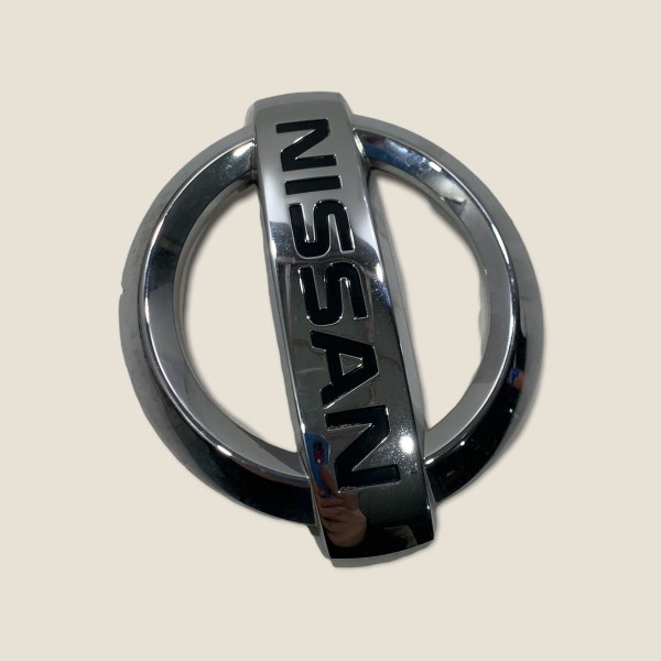 Emblema Nissan Tampa Traseira Nissan Kicks Sl 2019 (270) Emblema Nissan Tampa Traseira Nissan Kicks Sl 2019 (270)