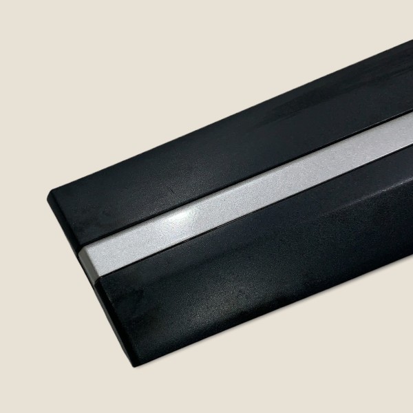 Friso Porta Tras. Esq. Nissan Kicks Sl 2019 828715rb0a (313) Friso Porta Tras. Esq. Nissan Kicks Sl 2019 828715rb0a (313)