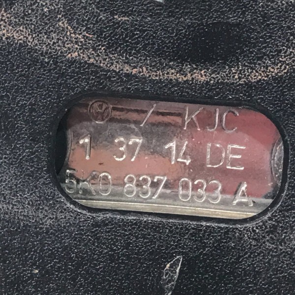 Batente Porta Dianteira Direita Amarok 2015 (526) Batente Porta Dianteira Direita Amarok 2015 (526)