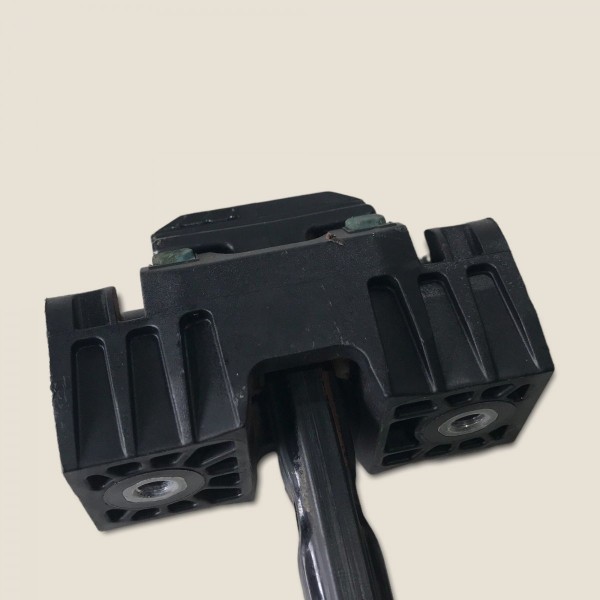 Limitador Porta Traseira Esquerda Amarok 2015 (556) Limitador Porta Traseira Esquerda Amarok 2015 (556)