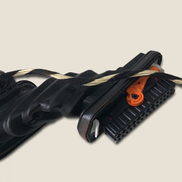 Chicote Porta Traseira Direita Amarok Biturbo 2015 (567) Chicote Porta Traseira Direita Amarok Biturbo 2015 (567)