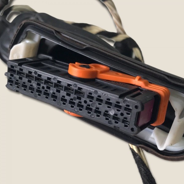 Chicote Porta Traseira Direita Amarok Biturbo 2015 (567) Chicote Porta Traseira Direita Amarok Biturbo 2015 (567)