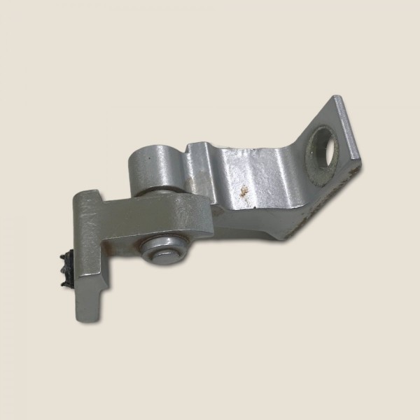 Dobradiça Traseira Esquerda Inferior Amarok 2015 (670) Dobradiça Traseira Esquerda Inferior Amarok 2015 (670)