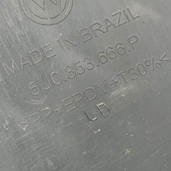 Capa Moldura Direita Milha Saveiro Robust 1.6 2021 (1431) Capa Moldura Direita Milha Saveiro Robust 1.6 2021 (1431)
