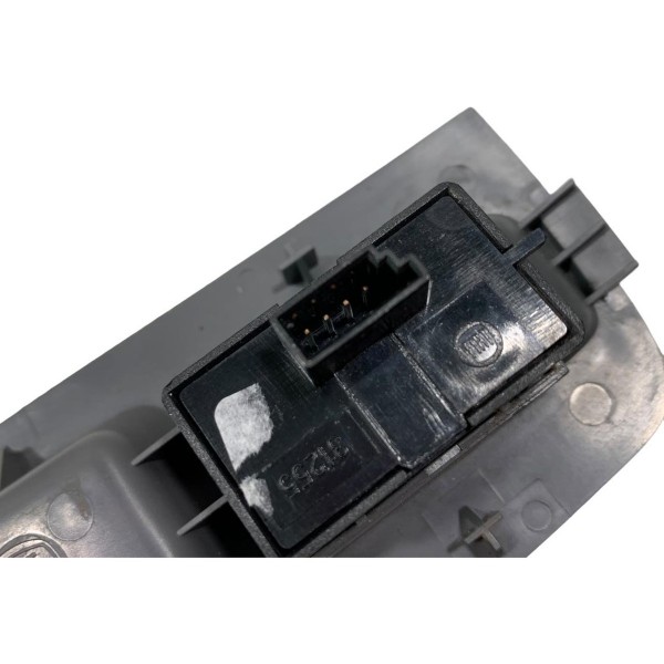 Botão Vidro Dianteiro Direito Fiat Palio Attract 1.0 2016 Botão Vidro Dianteiro Direito Fiat Palio Attract 1.0 2016