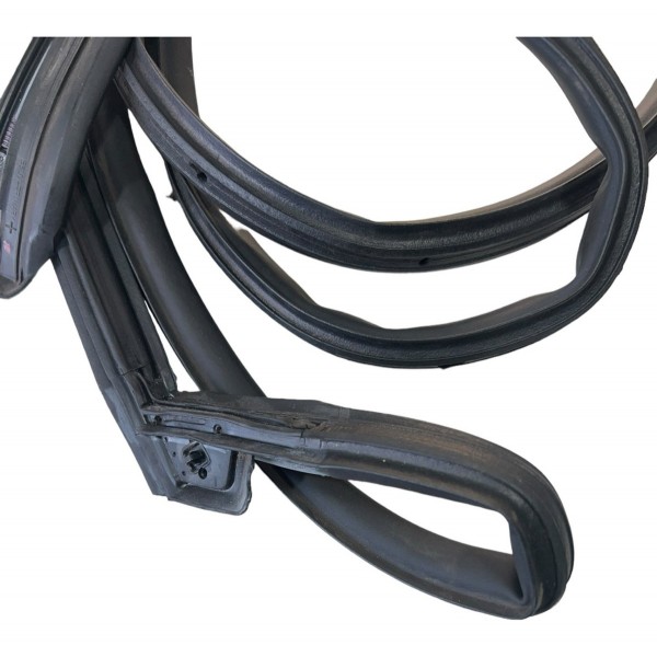 Guarnição Porta Traseira Direita Tracker Rs 2023/2024 Guarnição Porta Traseira Direita Tracker Rs 2023/2024