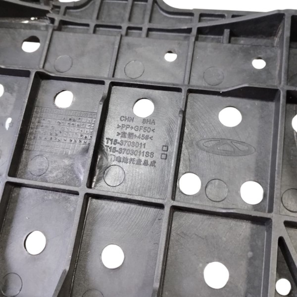 Suporte Caixa Bateria Chery Tiggo 8 21 C/detalhe  T153703011 Suporte Caixa Bateria Chery Tiggo 8 21 C/detalhe  T153703011