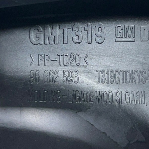 Acabamento Direito Tampa Traseira Captiva Sport 2011 Acabamento Direito Tampa Traseira Captiva Sport 2011